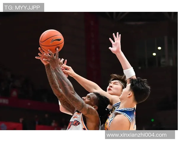 曾凡博的篮球之路：从青涩少年到赛场明星的成长故事